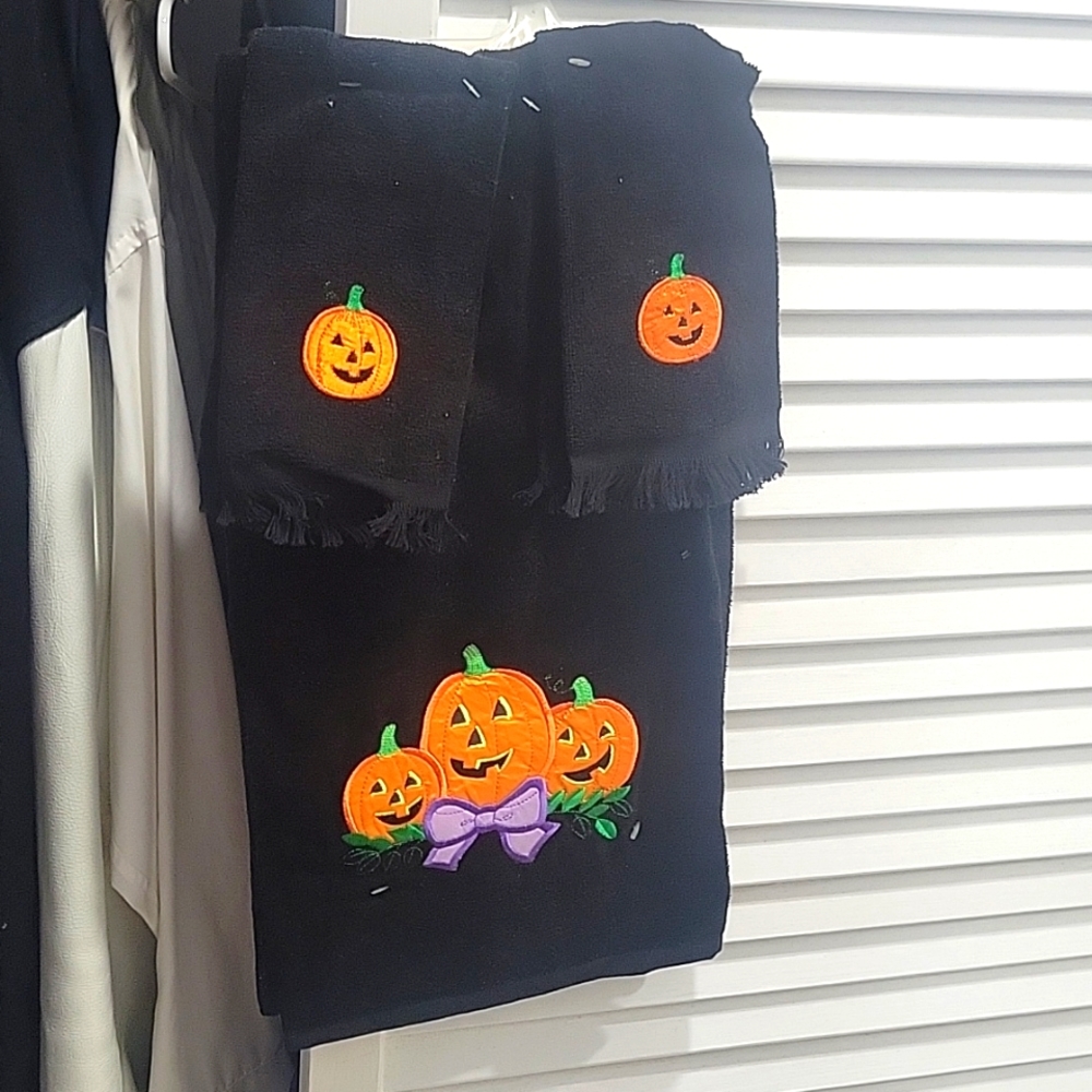 Halloween bathroom towel set